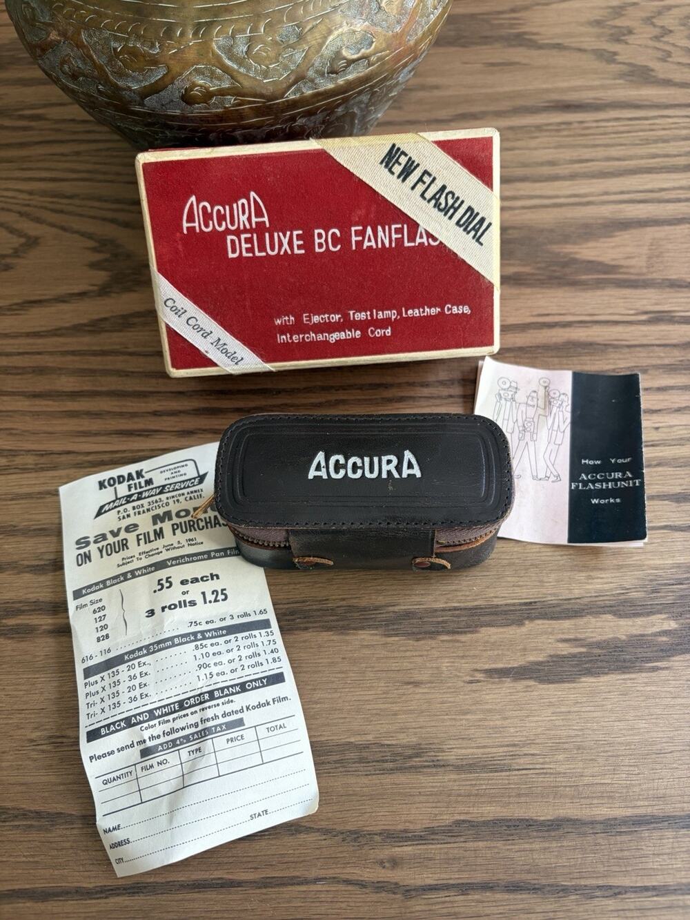 Vintage Accura Deluxe BC Fanflash Camera Flash With Box